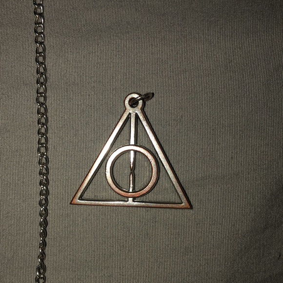 Deathly Hallows pendent with chain - Picture 2 of 2